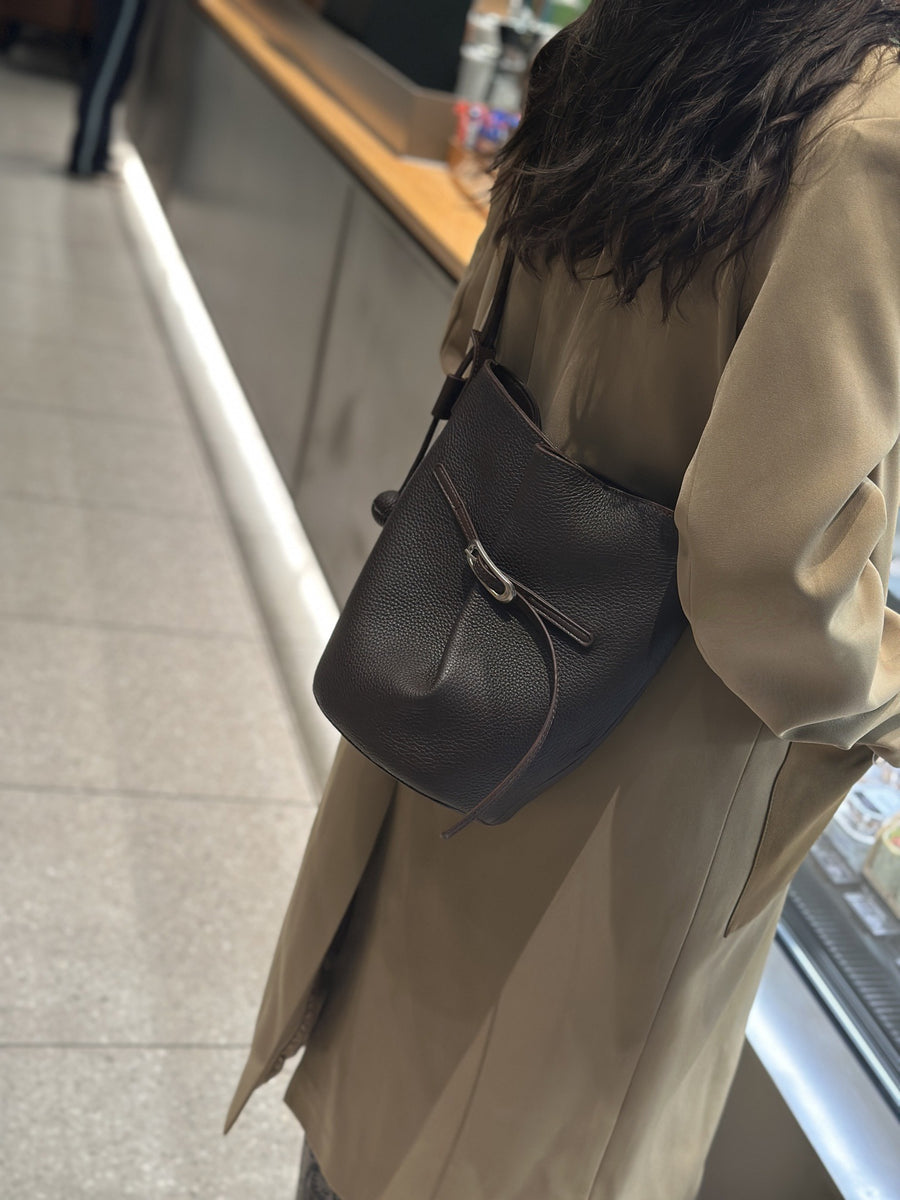 EASY BUCKET MUTE レザー ほぼ新品 giveton gelin! ChocolateBrownPebbledLeatherBu